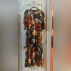 Beautiful knit V-neck dress with ruffle hem  XL